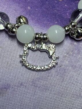 Sparkling HK Cat Outline Charm Beaded Bracelet - White & Silver